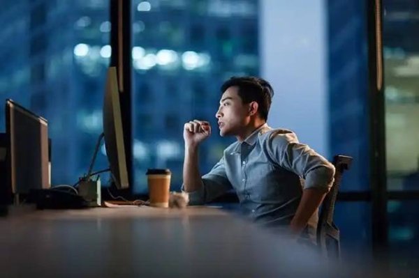 上上通 男人晨起4个行为比烟酒还伤身，很多男生都中招！
